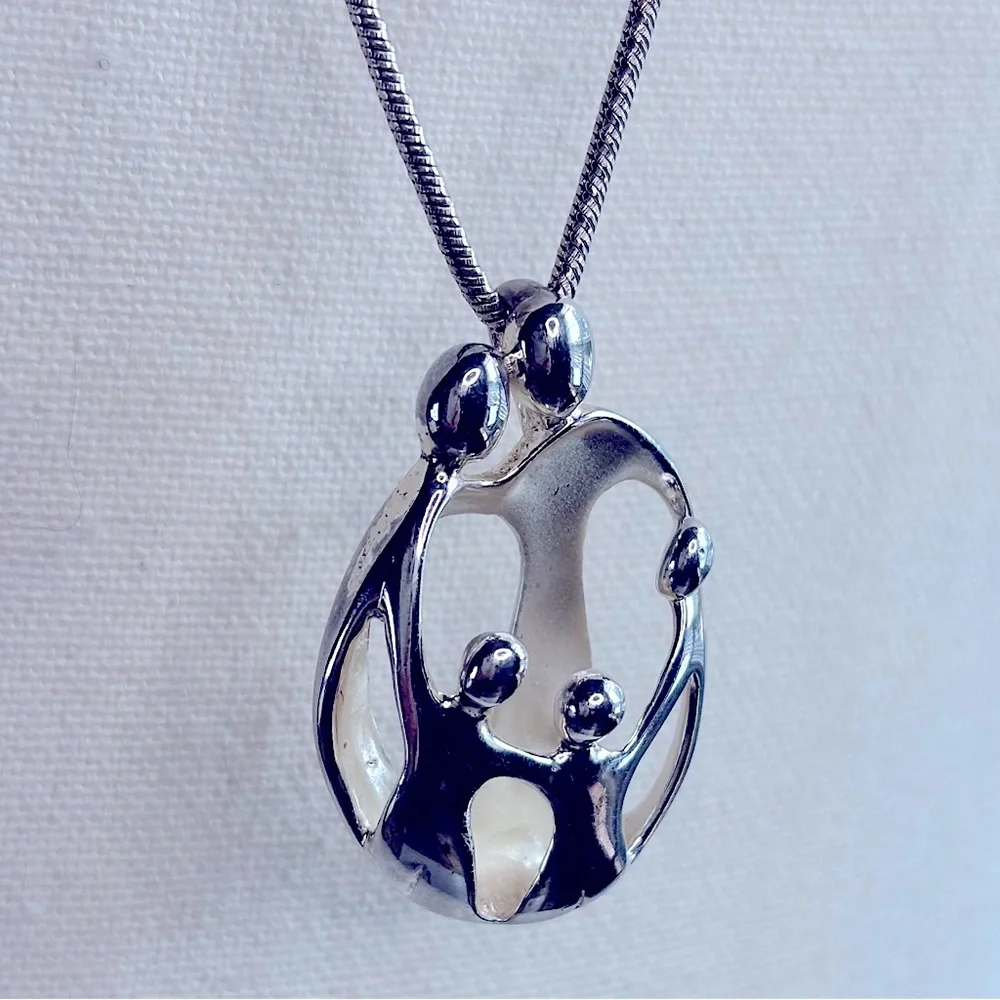 Family of Five Pendant Necklace .925 Sterling Silver Parents & Three Children‎